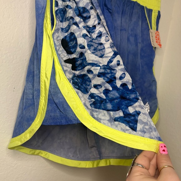 NWT FP Movement Long Shot Printed Logo Shorts in Shiburi Buti Blue Combo size L - Picture 4 of 15